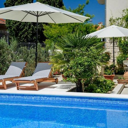 Palace Schoen Milesi - Esense Of Prestige - Private Pool - Free Parking - Old Money Style Luxury Rooms - Walking Distance To The Old Town, The Beach And All Amenities - Buralux Properties Split Luaran gambar