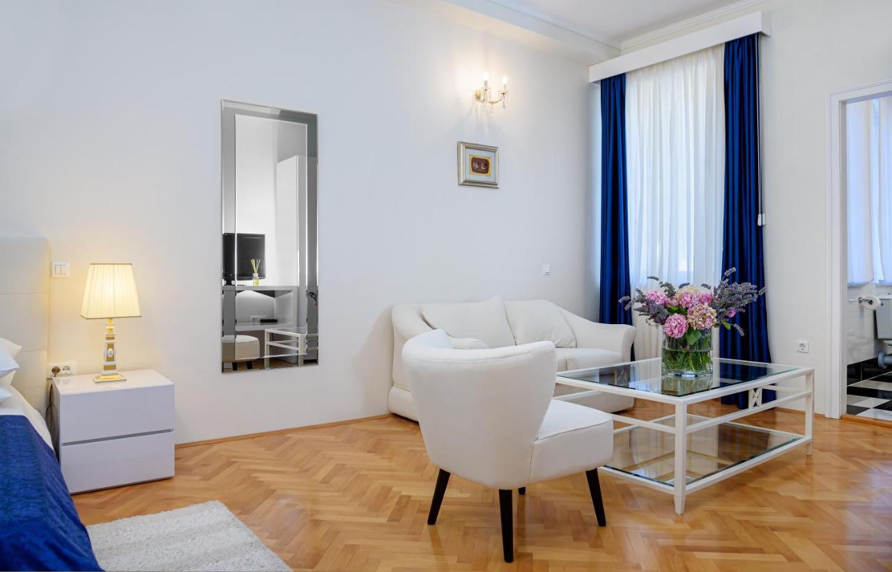 Palace Schoen Milesi - Esense Of Prestige - Private Pool - Free Parking - Old Money Style Luxury Rooms - Walking Distance To The Old Town, The Beach And All Amenities - Buralux Properties Split Luaran gambar