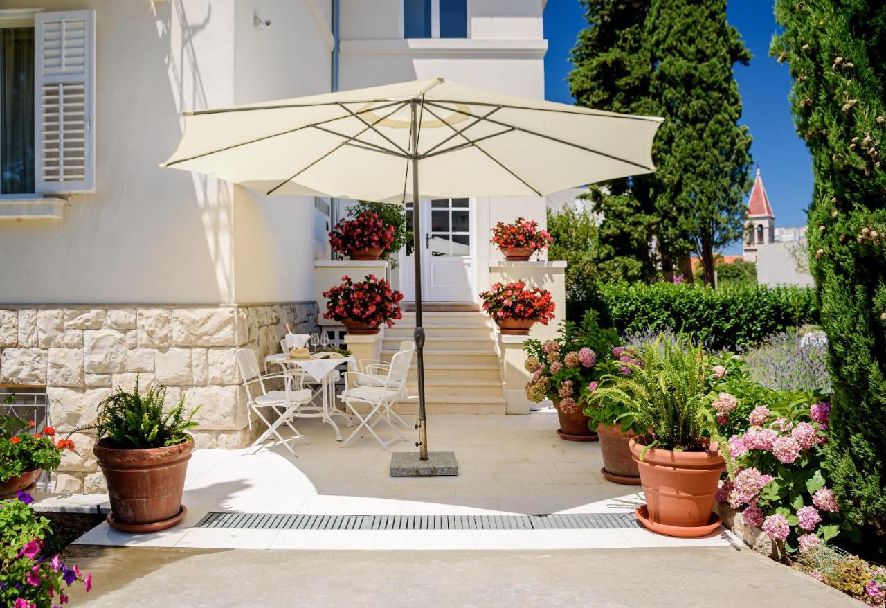 Palace Schoen Milesi - Esense Of Prestige - Private Pool - Free Parking - Old Money Style Luxury Rooms - Walking Distance To The Old Town, The Beach And All Amenities - Buralux Properties Split Luaran gambar