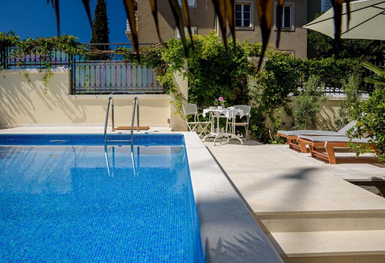 Palace Schoen Milesi - Esense Of Prestige - Private Pool - Free Parking - Old Money Style Luxury Rooms - Walking Distance To The Old Town, The Beach And All Amenities - Buralux Properties Split Luaran gambar