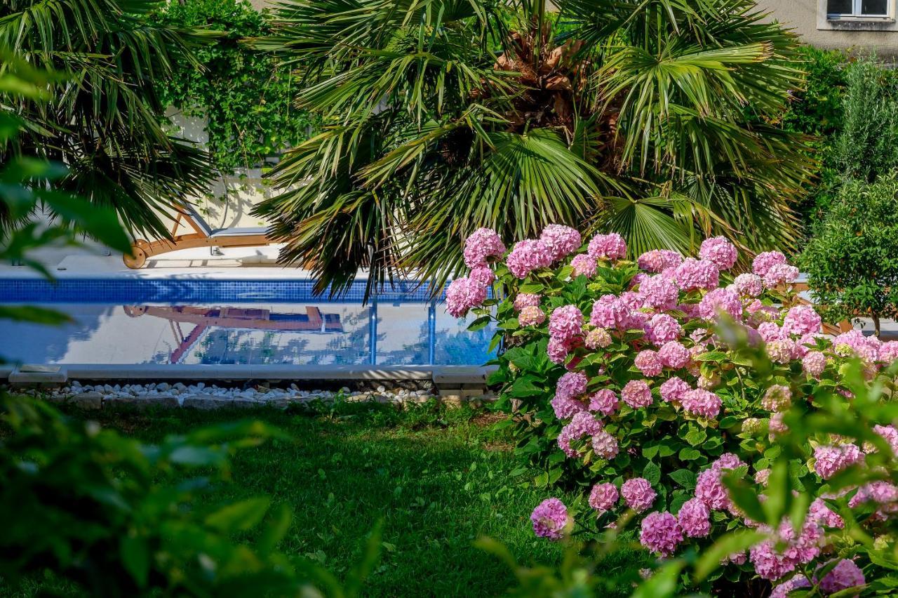Palace Schoen Milesi - Esense Of Prestige - Private Pool - Free Parking - Old Money Style Luxury Rooms - Walking Distance To The Old Town, The Beach And All Amenities - Buralux Properties Split Luaran gambar