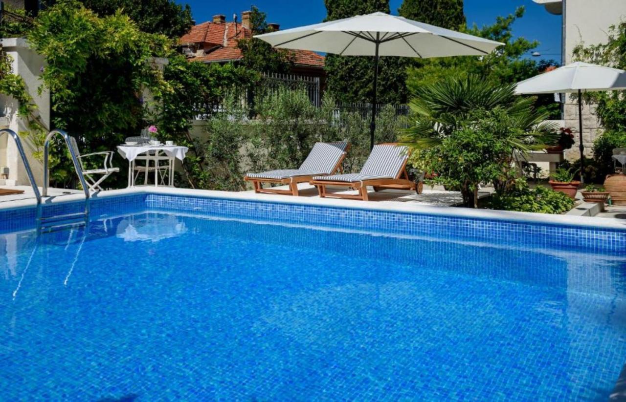 Palace Schoen Milesi - Esense Of Prestige - Private Pool - Free Parking - Old Money Style Luxury Rooms - Walking Distance To The Old Town, The Beach And All Amenities - Buralux Properties Split Luaran gambar