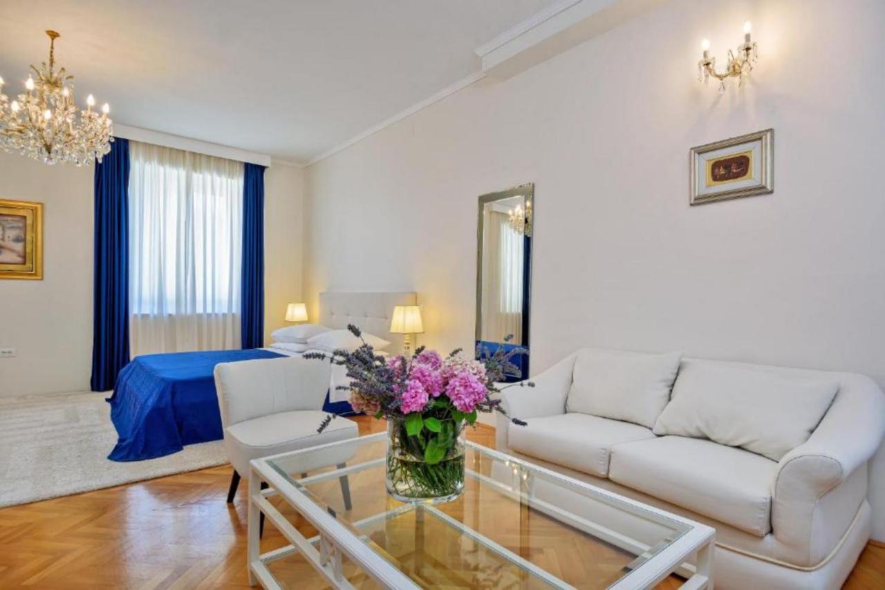 Palace Schoen Milesi - Esense Of Prestige - Private Pool - Free Parking - Old Money Style Luxury Rooms - Walking Distance To The Old Town, The Beach And All Amenities - Buralux Properties Split Luaran gambar
