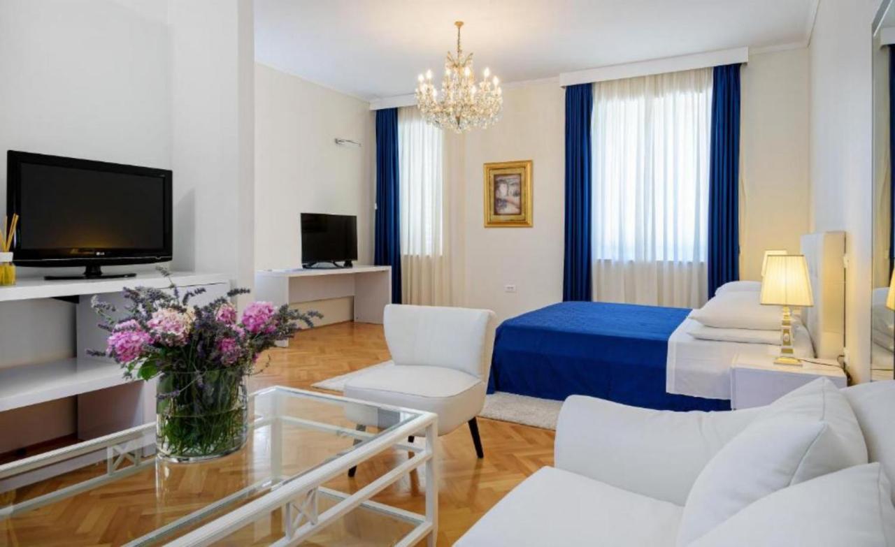 Palace Schoen Milesi - Esense Of Prestige - Private Pool - Free Parking - Old Money Style Luxury Rooms - Walking Distance To The Old Town, The Beach And All Amenities - Buralux Properties Split Luaran gambar