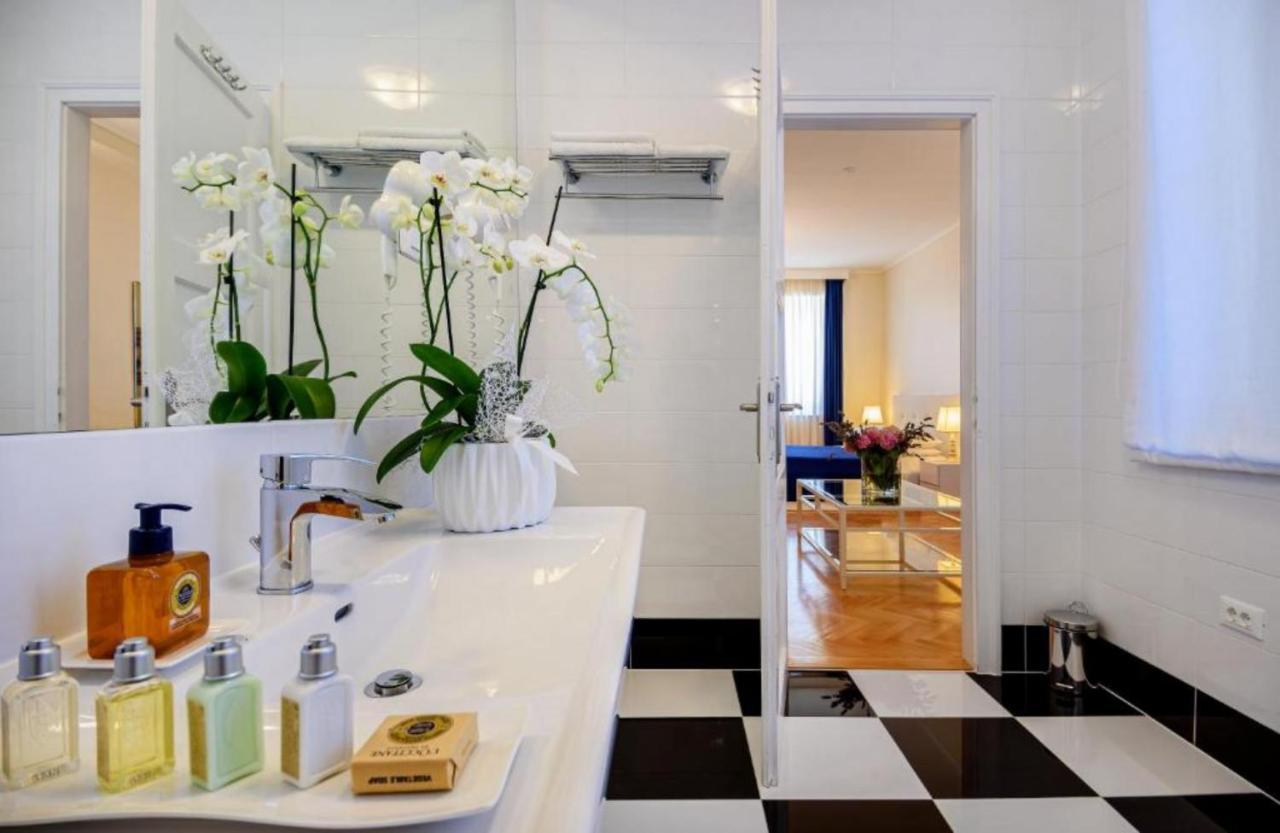 Palace Schoen Milesi - Esense Of Prestige - Private Pool - Free Parking - Old Money Style Luxury Rooms - Walking Distance To The Old Town, The Beach And All Amenities - Buralux Properties Split Luaran gambar