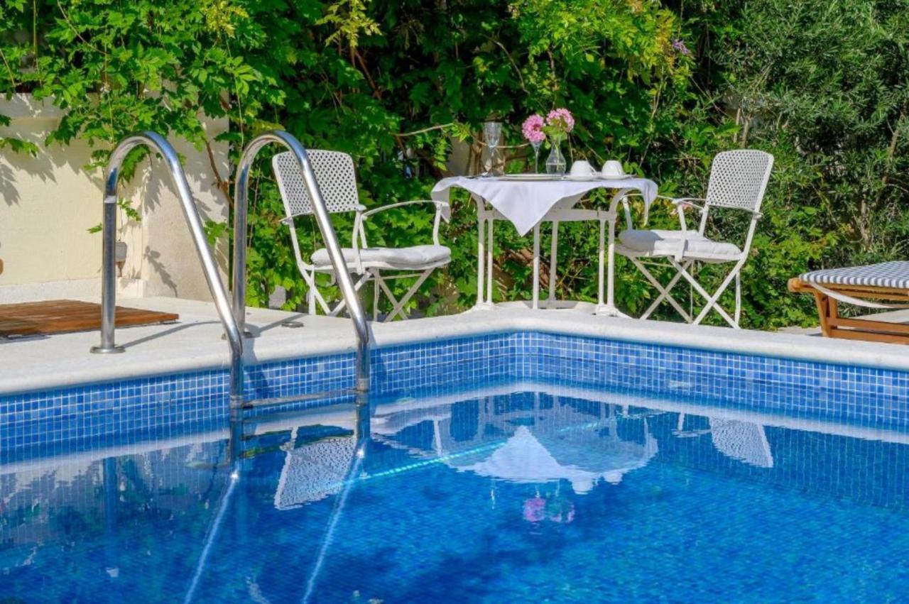 Palace Schoen Milesi - Esense Of Prestige - Private Pool - Free Parking - Old Money Style Luxury Rooms - Walking Distance To The Old Town, The Beach And All Amenities - Buralux Properties Split Luaran gambar