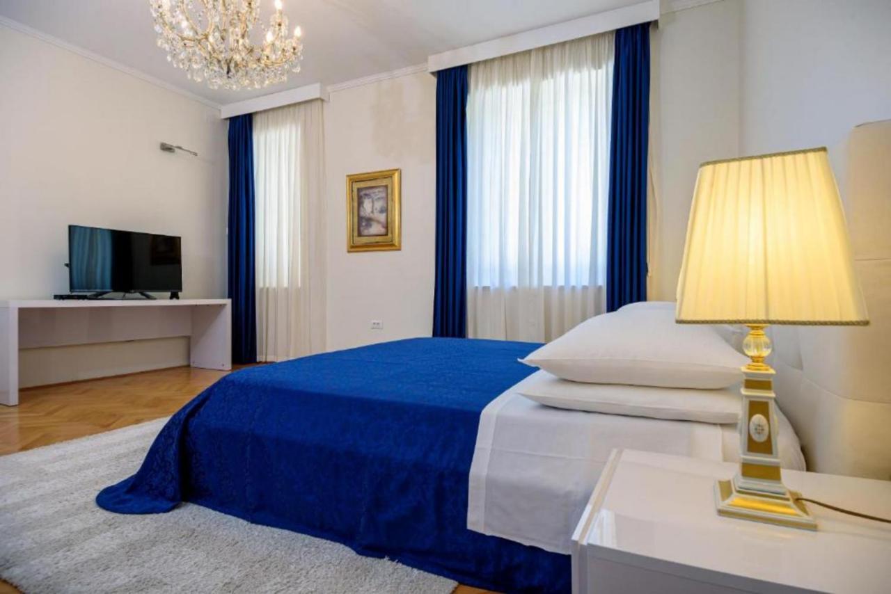Palace Schoen Milesi - Esense Of Prestige - Private Pool - Free Parking - Old Money Style Luxury Rooms - Walking Distance To The Old Town, The Beach And All Amenities - Buralux Properties Split Luaran gambar