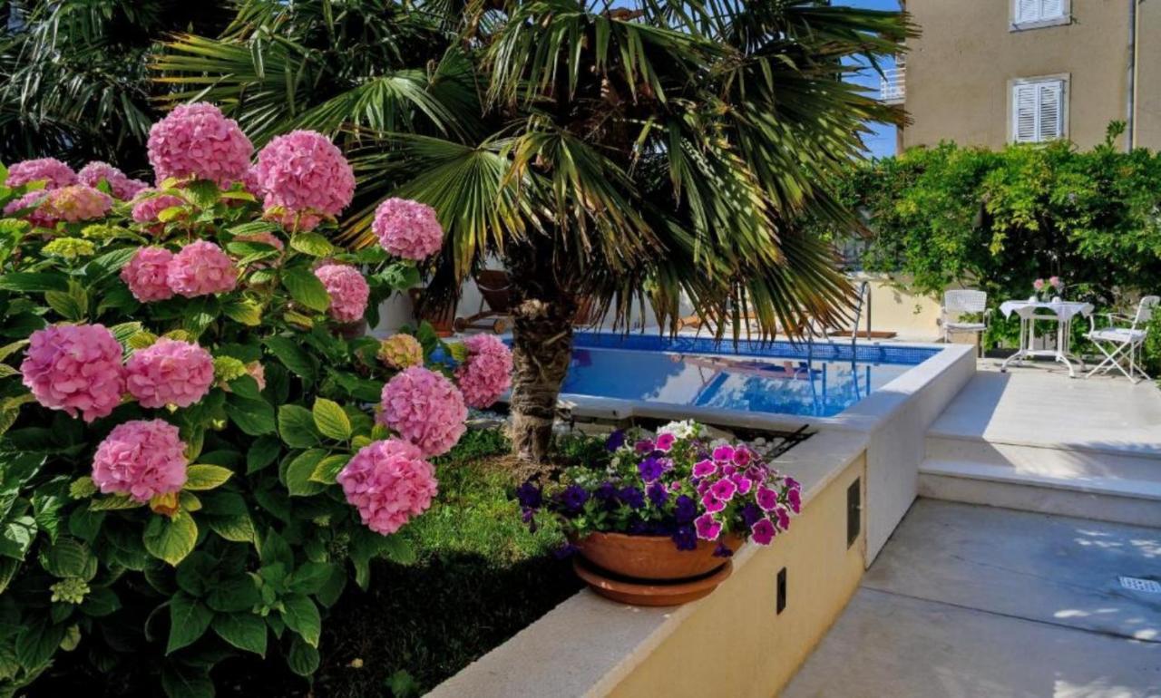 Palace Schoen Milesi - Esense Of Prestige - Private Pool - Free Parking - Old Money Style Luxury Rooms - Walking Distance To The Old Town, The Beach And All Amenities - Buralux Properties Split Luaran gambar