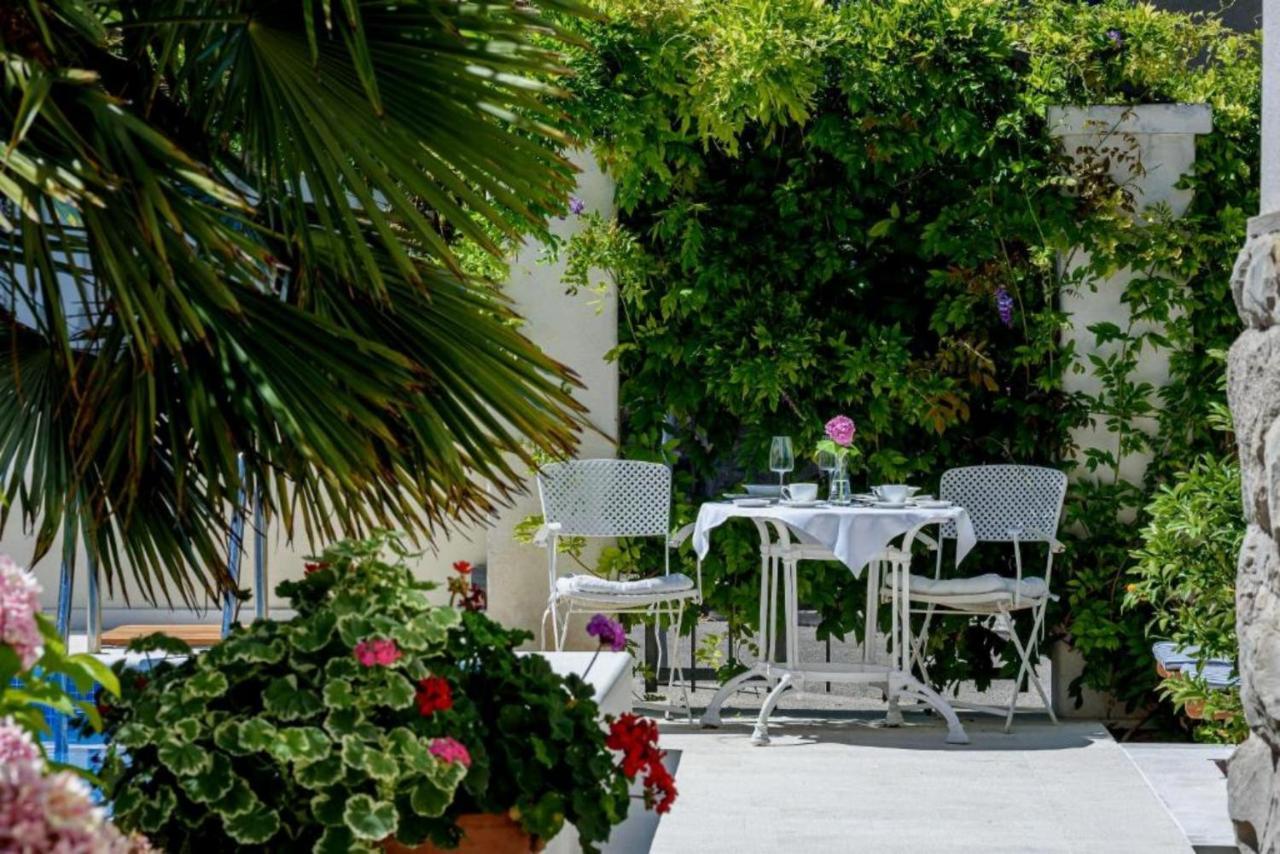 Palace Schoen Milesi - Esense Of Prestige - Private Pool - Free Parking - Old Money Style Luxury Rooms - Walking Distance To The Old Town, The Beach And All Amenities - Buralux Properties Split Luaran gambar