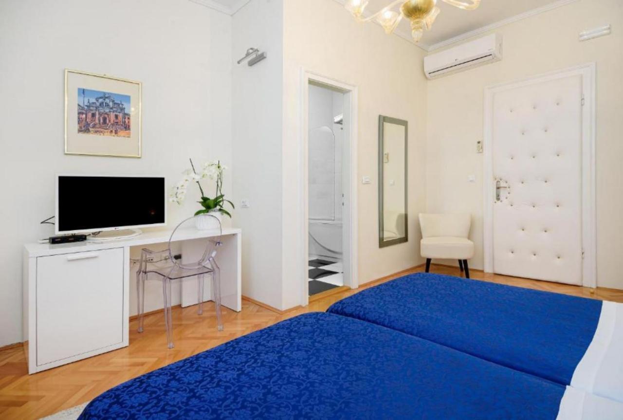 Palace Schoen Milesi - Esense Of Prestige - Private Pool - Free Parking - Old Money Style Luxury Rooms - Walking Distance To The Old Town, The Beach And All Amenities - Buralux Properties Split Luaran gambar