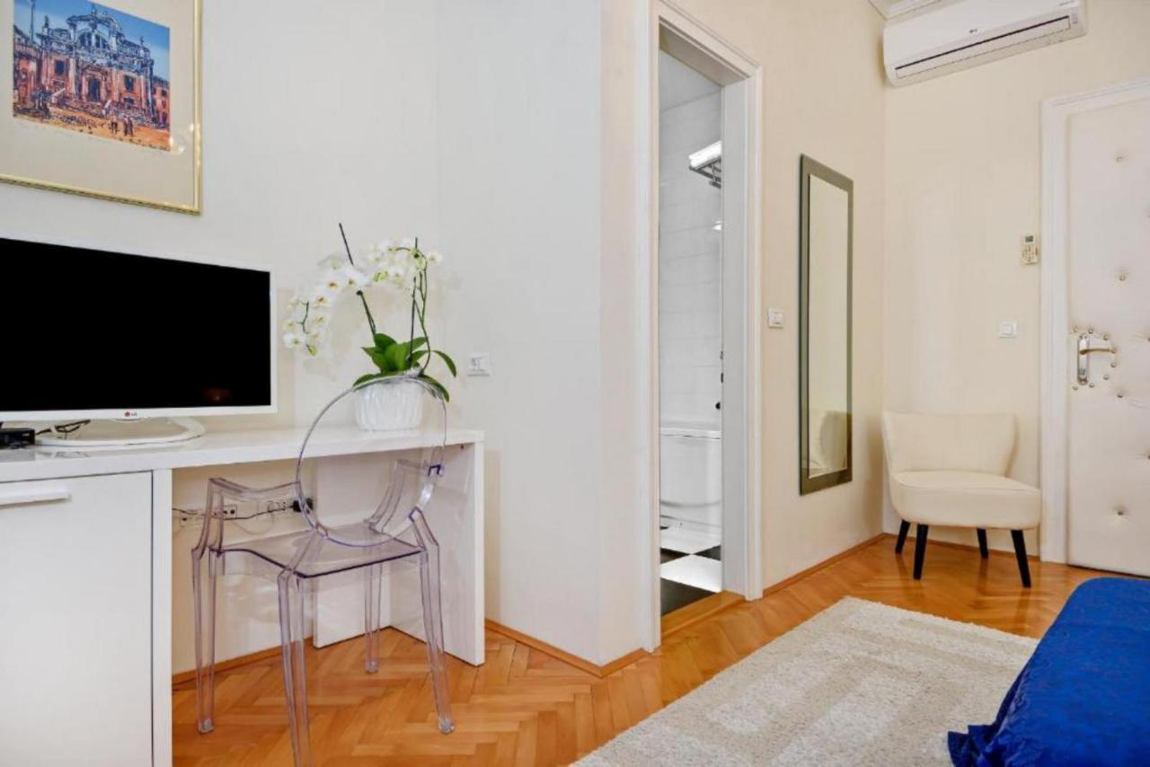 Palace Schoen Milesi - Esense Of Prestige - Private Pool - Free Parking - Old Money Style Luxury Rooms - Walking Distance To The Old Town, The Beach And All Amenities - Buralux Properties Split Luaran gambar